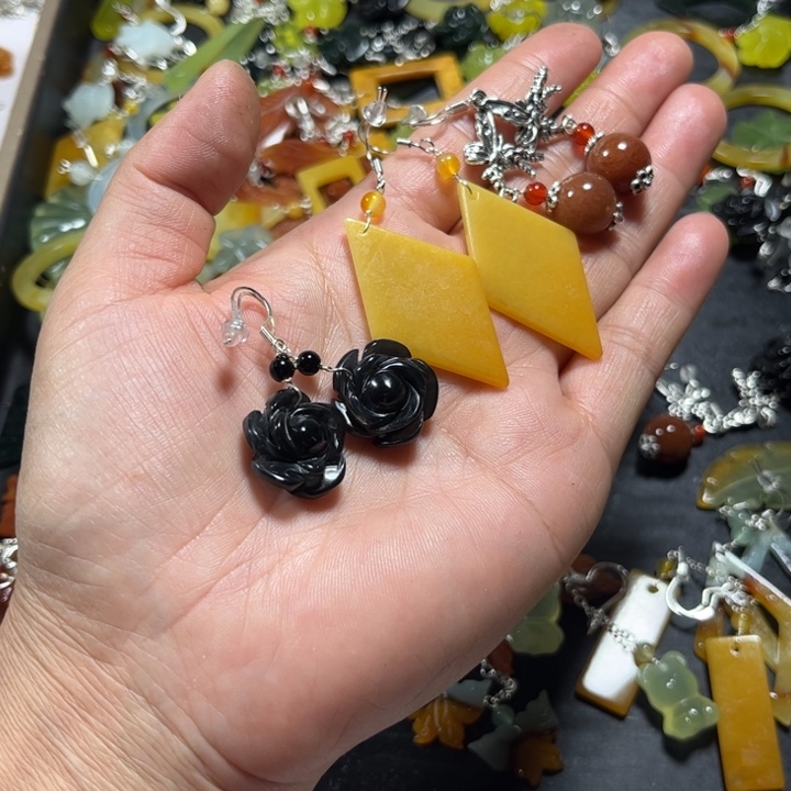 蛇纹石玉合金耳饰