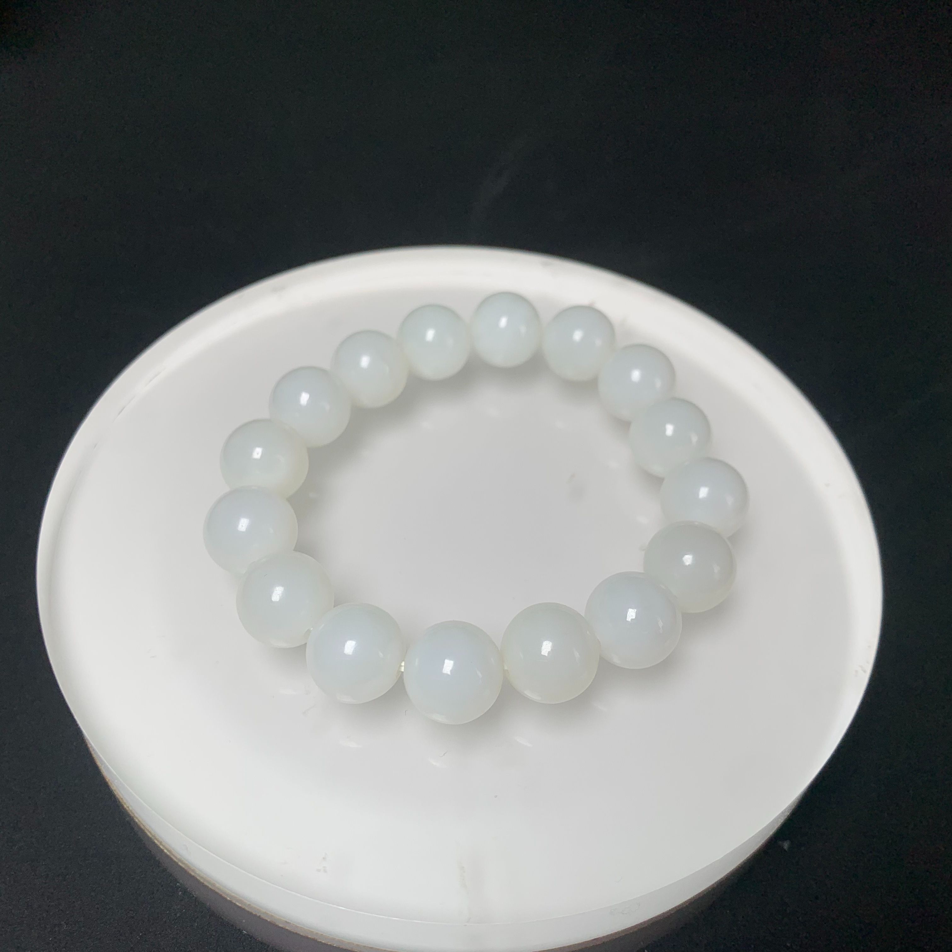 C016珠宝玉石精选和田玉手串