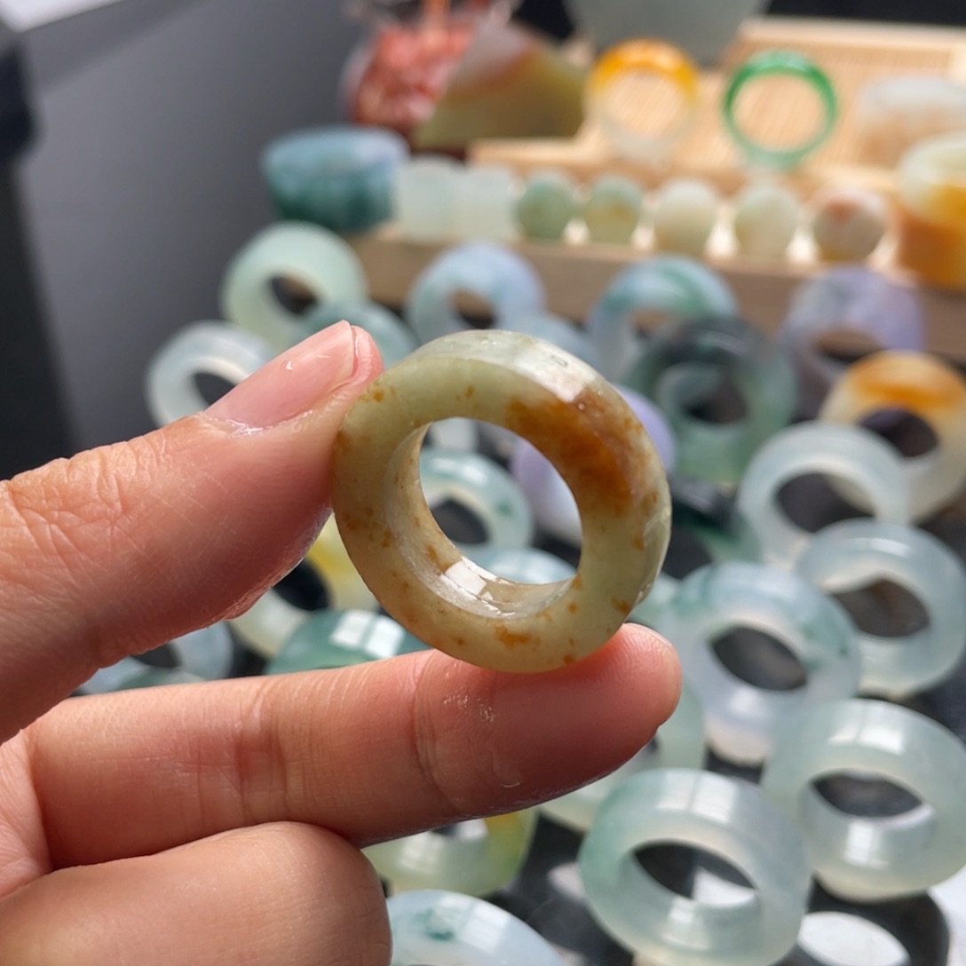 定制翡翠未镶嵌戒指