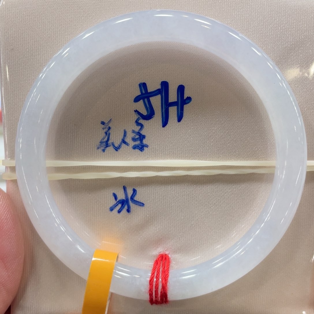 翡翠手镯未镶嵌翡翠