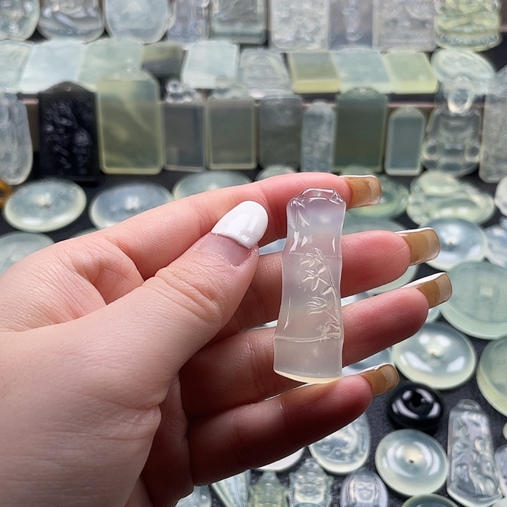 岫玉未镶嵌颈饰竹节