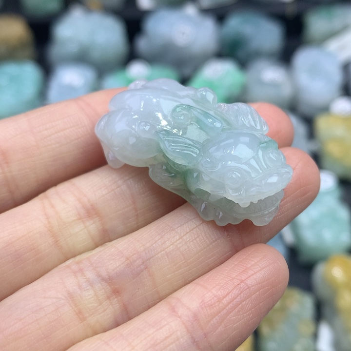 翡翠颈饰未镶嵌天然缅甸A货翡翠貔貅吊坠