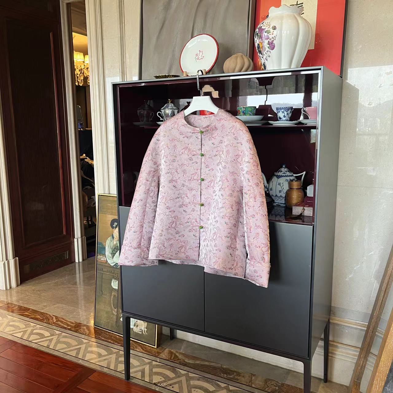 漫颜刘2024春款粉色桑蚕丝绣花外套时尚气质国风中式龙纹刺绣上衣