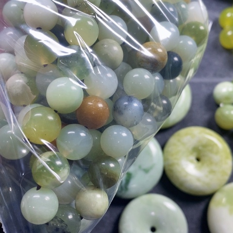 未镶嵌蛇纹石玉手链