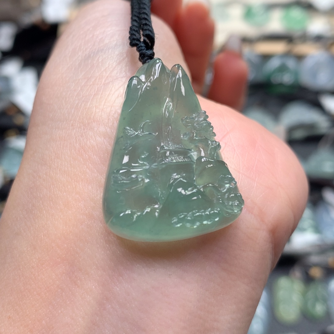 翡翠颈饰未镶嵌山水牌