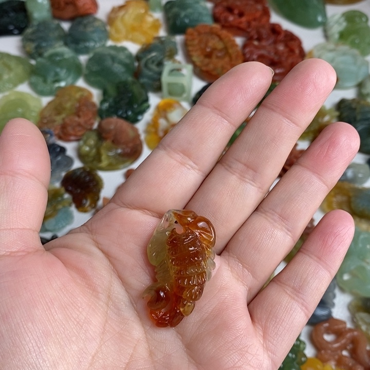 蛇纹石玉颈饰未镶嵌