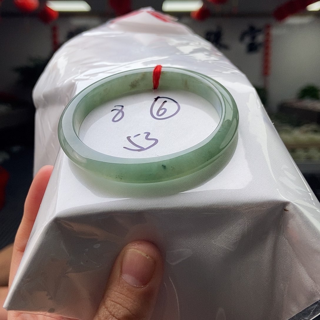 翡翠手镯未镶嵌拍一发一