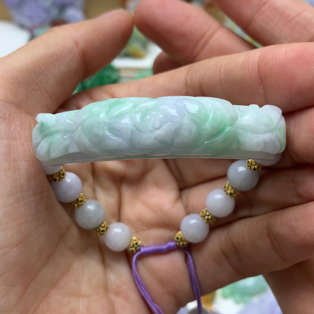 翡翠颈饰未镶嵌翡翠