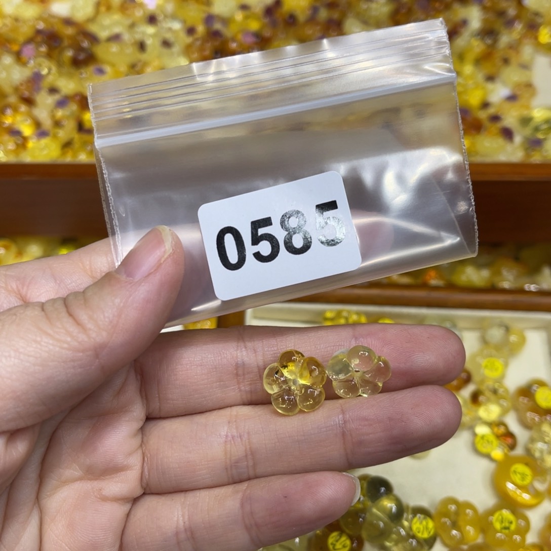 琥珀珠宝奇石未镶嵌