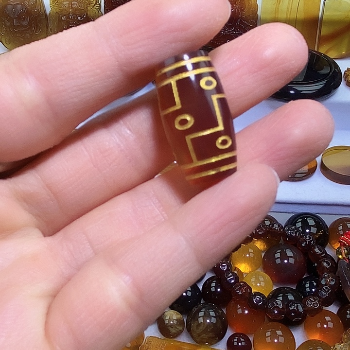 琥珀未镶嵌颈饰天然缅甸琥珀棕红九眼天珠