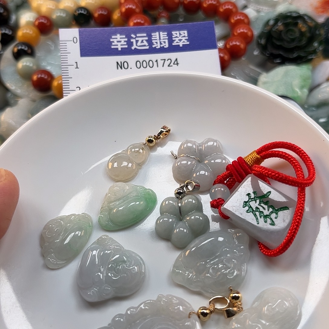 翡翠未镶嵌颈饰哈哈哈