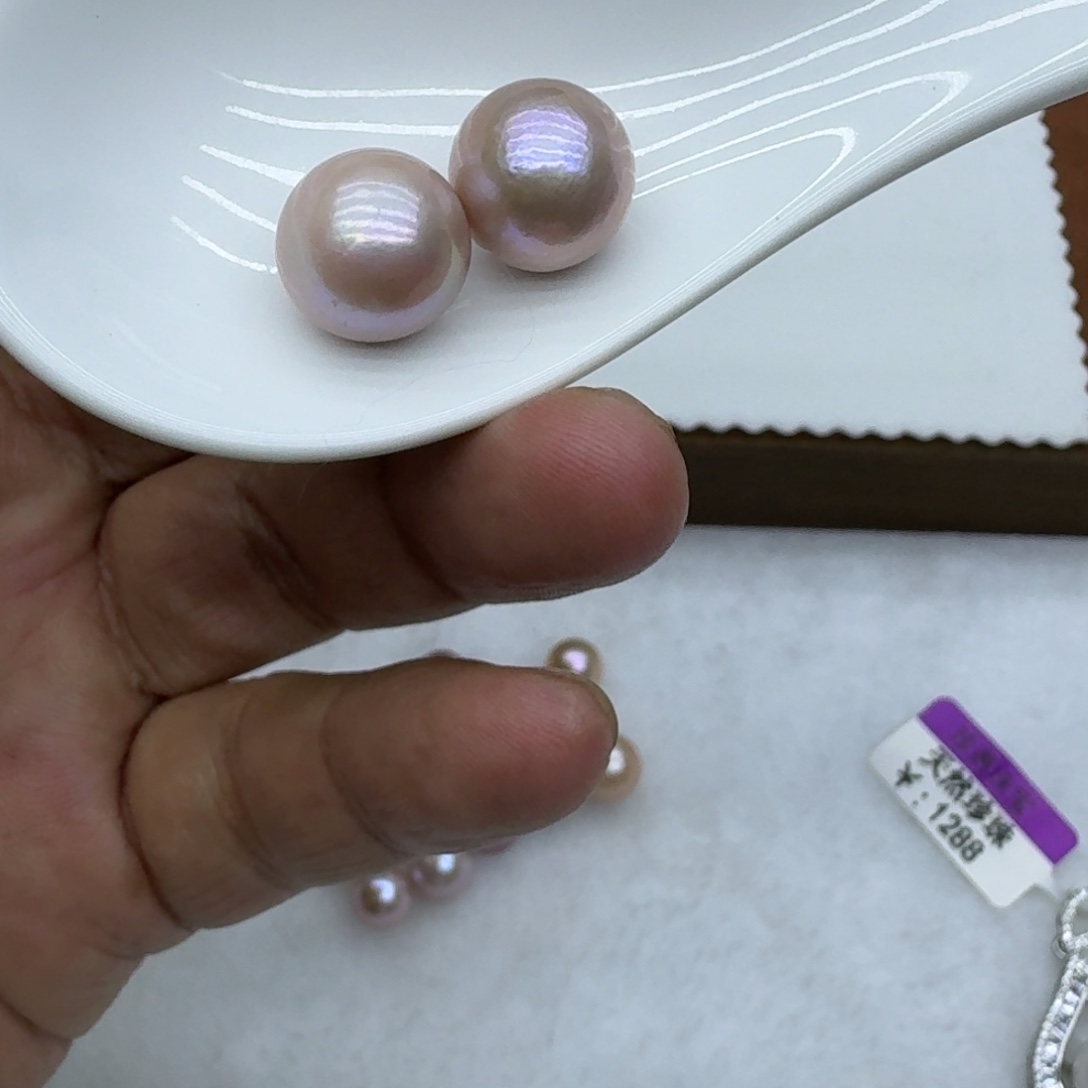 尹***未镶嵌裸珠直发淡水珍珠