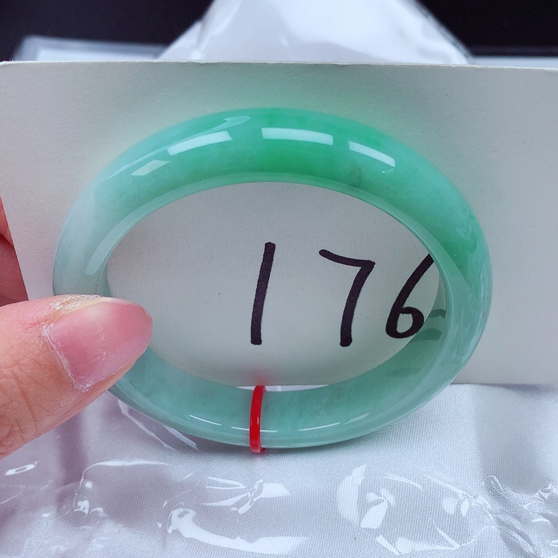 翡翠手镯未镶嵌翡翠