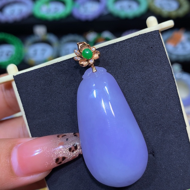 翡翠18K金镶嵌颈饰