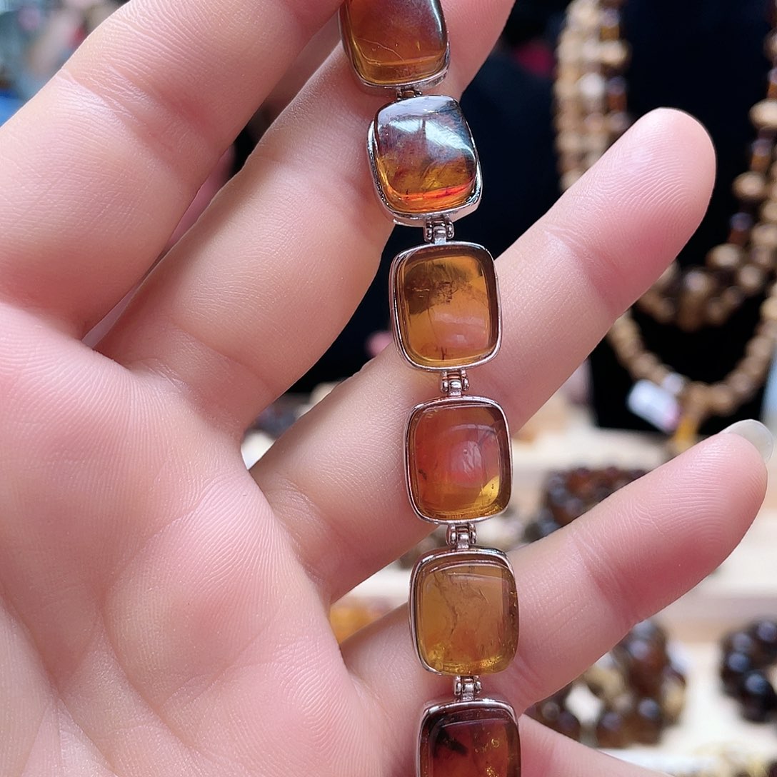 琥珀裸石未镶嵌大