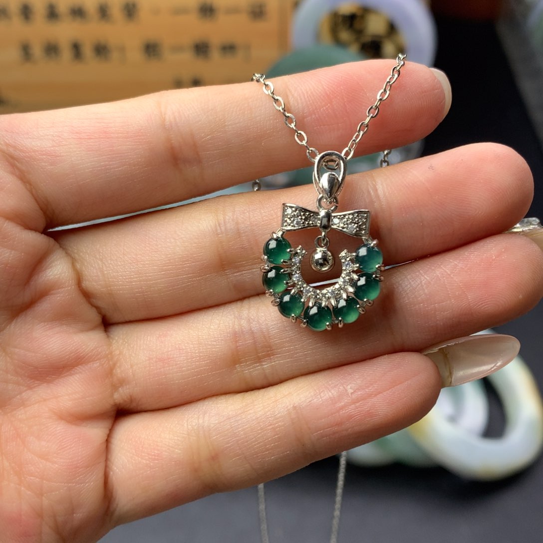 翡翠未镶嵌颈饰多样性