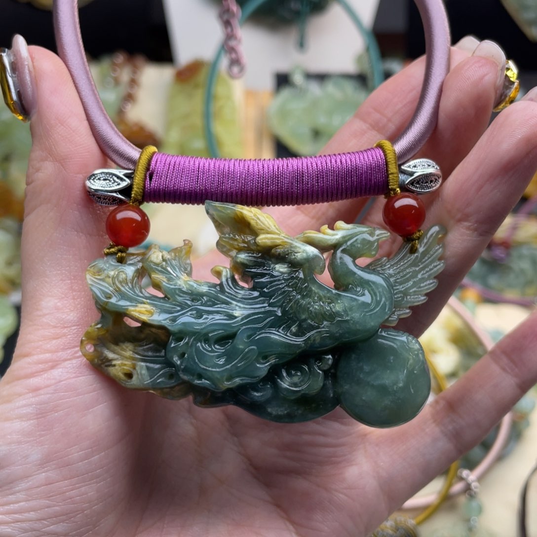 蛇纹石玉颈饰未镶嵌