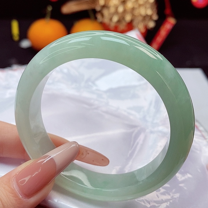 翡翠手镯未镶嵌53圈