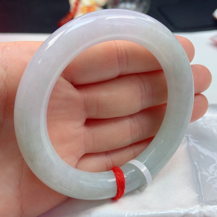 翡翠手镯未镶嵌56圈