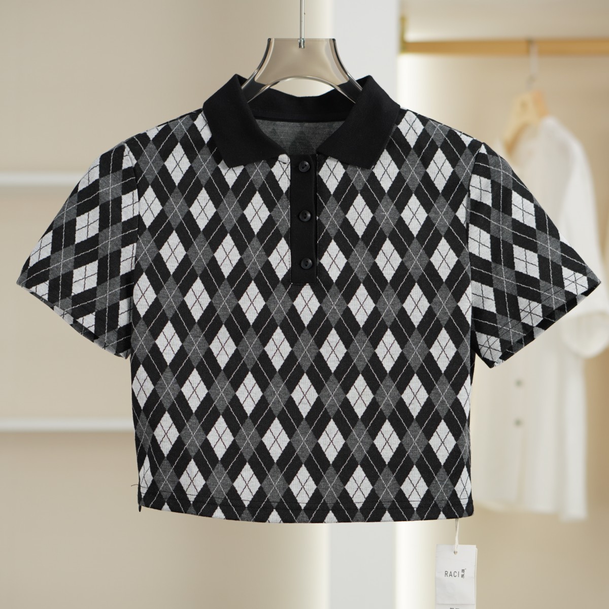 麦迪尚品【然】5040557 夏季时尚菱格短款T恤衫品牌撤柜 C1组