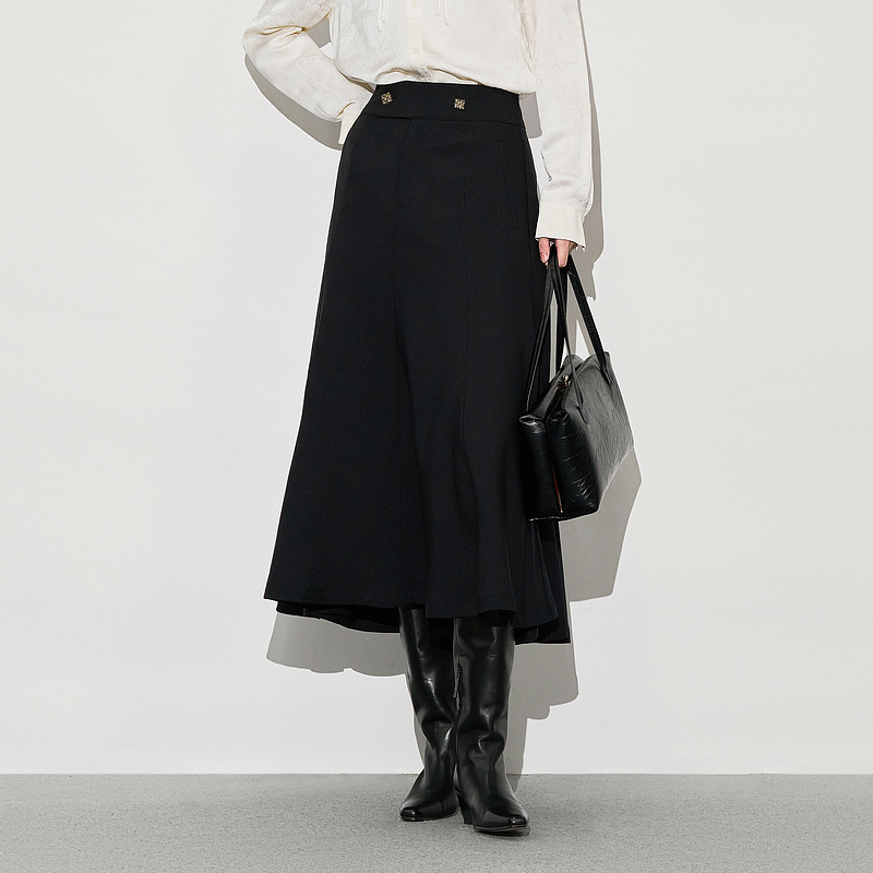 XG雪歌高腰半身裙秋季新款精致扣饰通勤A字裙女装