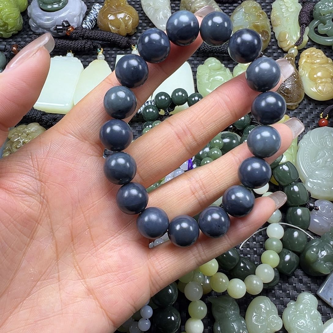 和田玉未镶嵌吊坠(不含链)不退不换79（卡12）