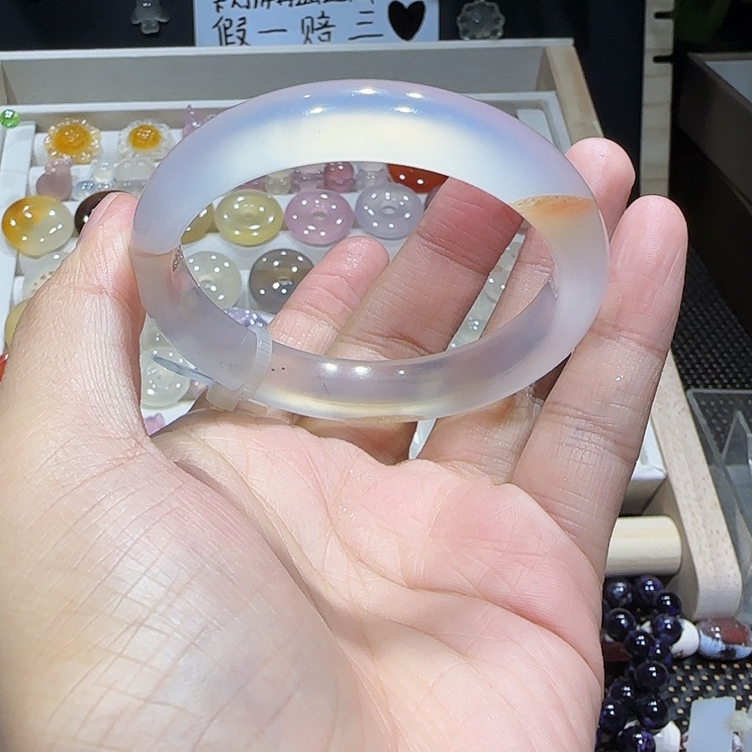 玛瑙/玉髓未镶嵌手镯飘糖漂沙54圈口