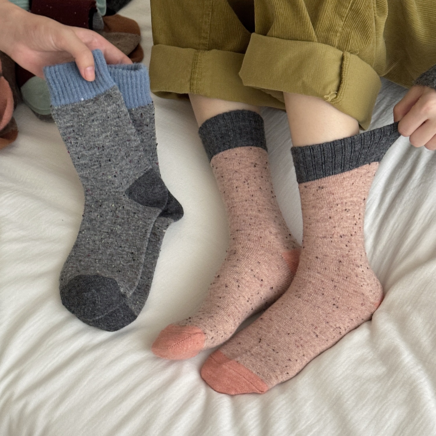 椒子秋冬撞色加绒羊毛保暖袜子女中筒袜加厚堆堆袜显瘦不臃肿长袜