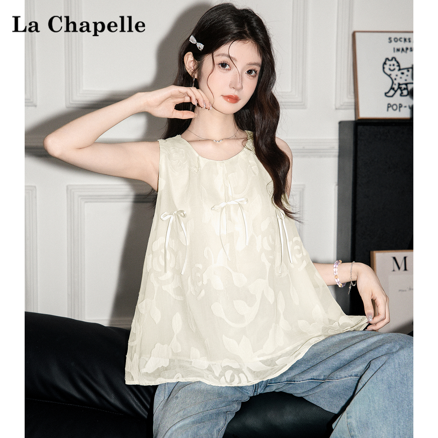 拉夏贝尔杏色圆领提花背心小衫女夏季2025新款蝴蝶结无袖宽松上衣