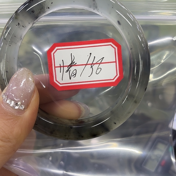 小***情蛇纹石玉未镶嵌手镯