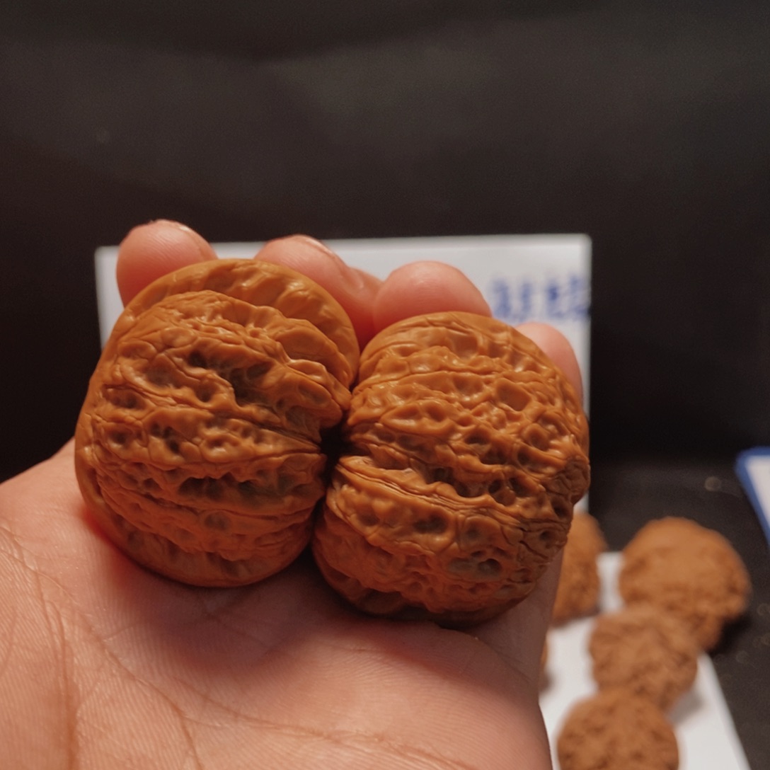 文玩核桃吊坠H****.血麒麟