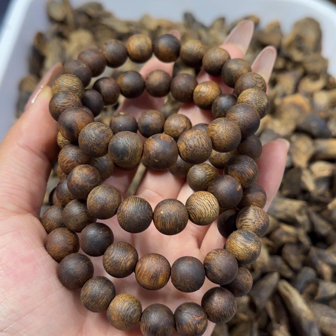 木奇楠海南老白棋乌身卡1.0规格保10克