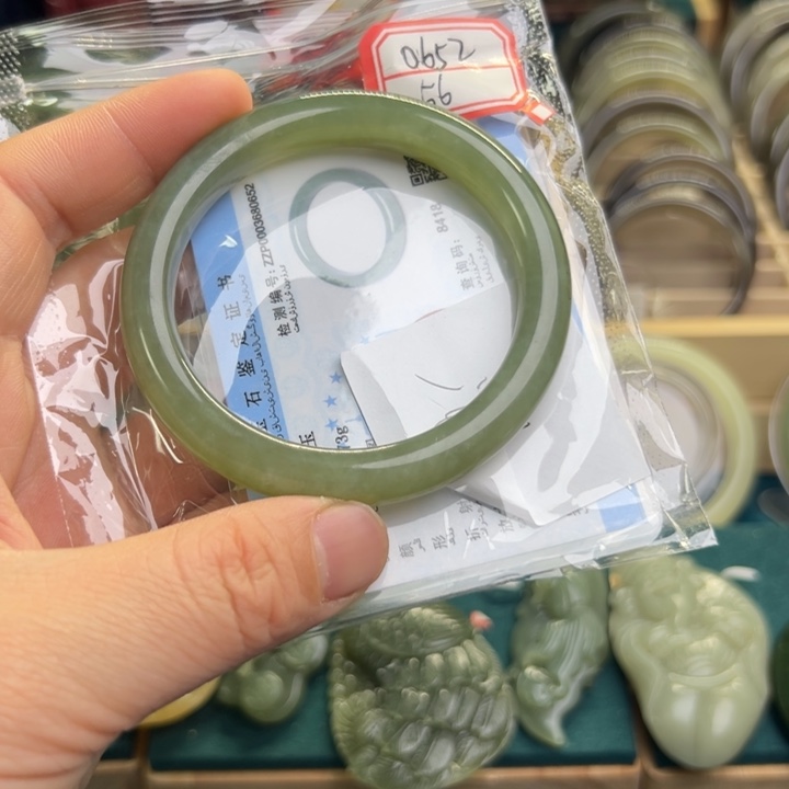 和田玉手镯未镶嵌56圈围0652