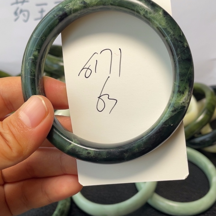 蛇纹石玉未镶嵌手镯