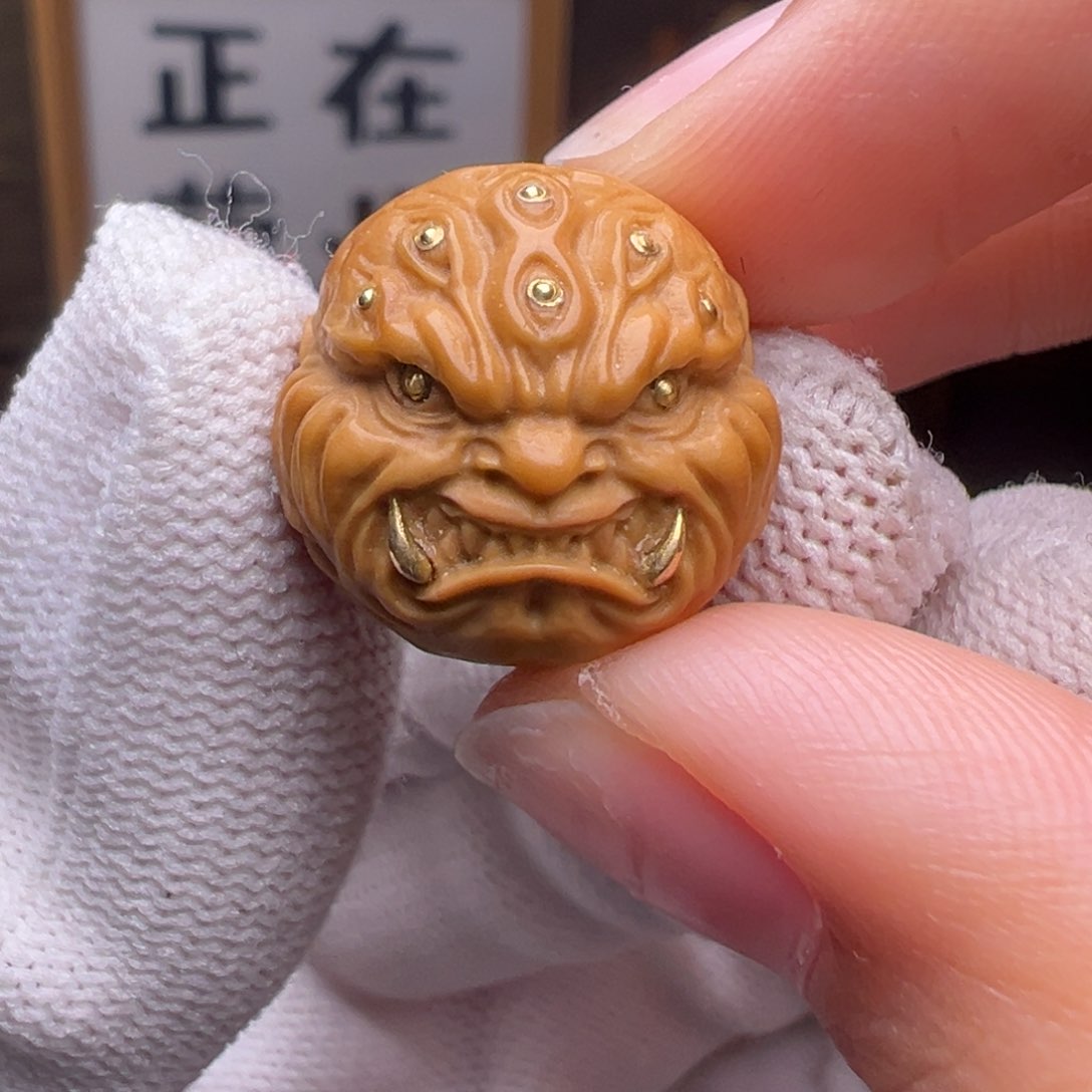 猴头核桃把件镶嵌款九目獠牙18左右尺寸全品有正常封口线