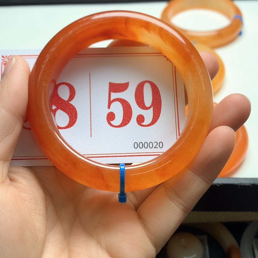 未镶嵌石英质玉（黄龙玉）手镯