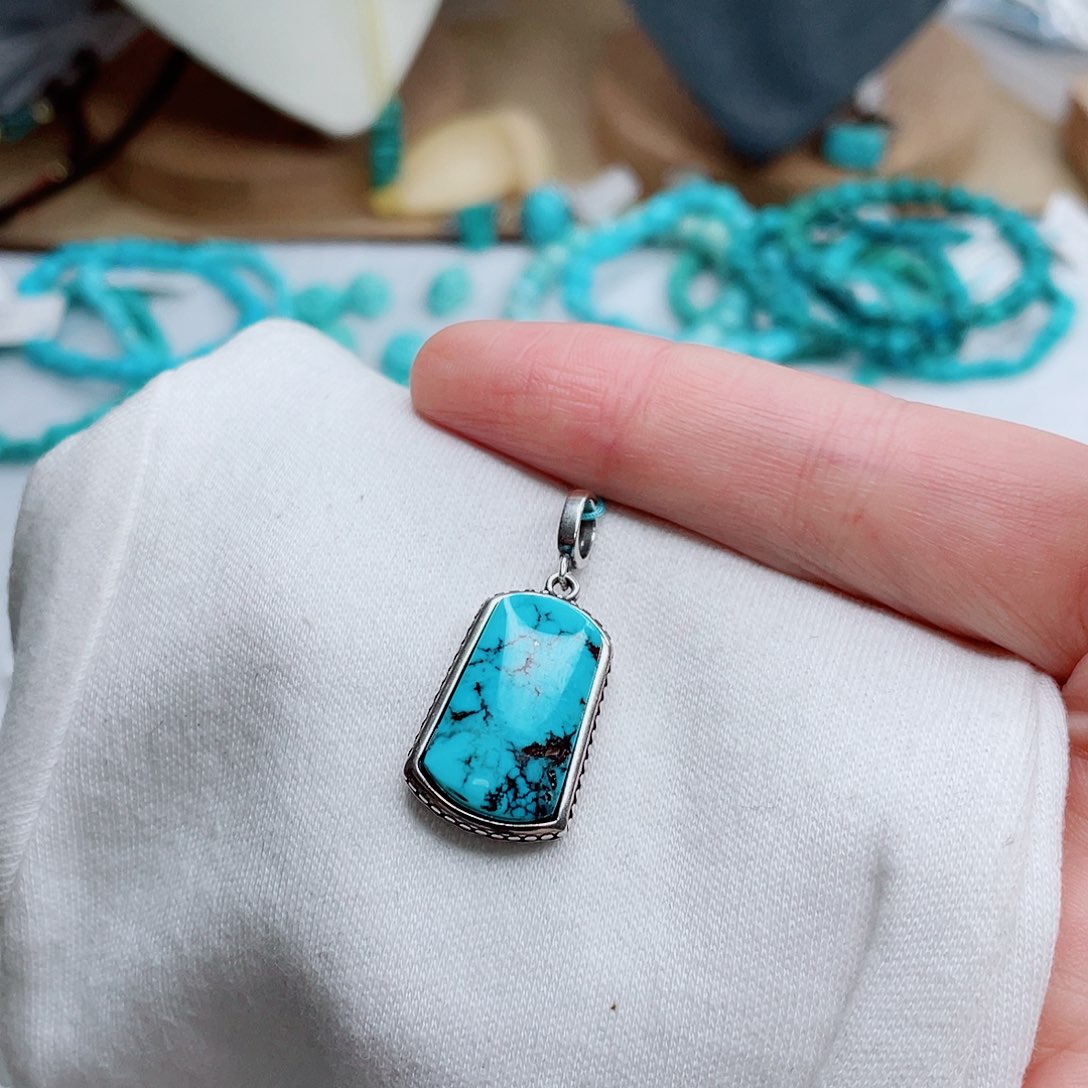 宁****绿松石未镶嵌绿松石