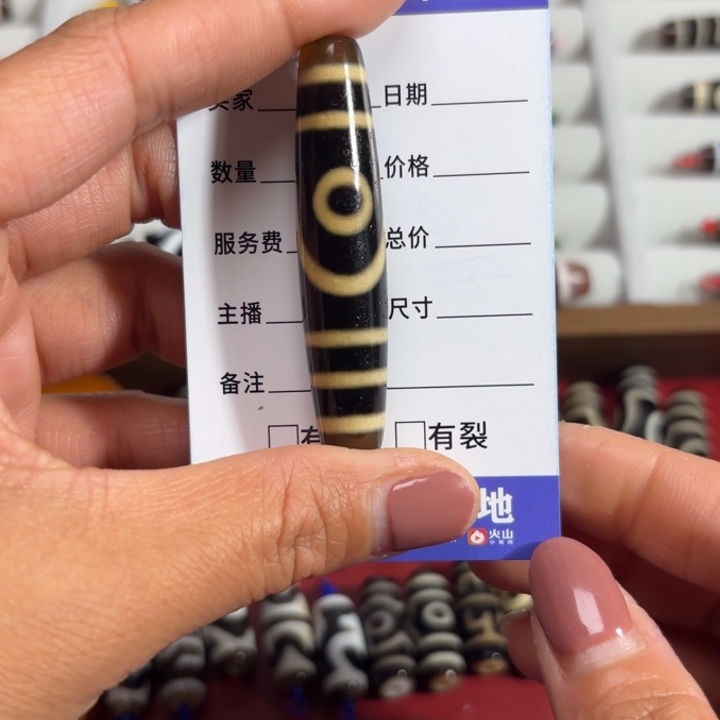 玛瑙/玉髓颈饰未镶嵌三****人