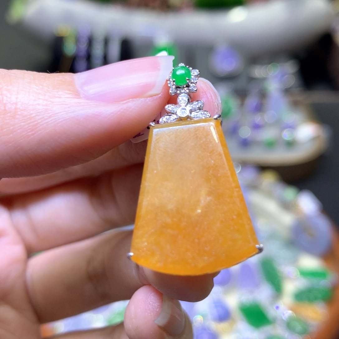 【闪购商品】翡翠颈饰18K金镶嵌翡翠吊坠项链