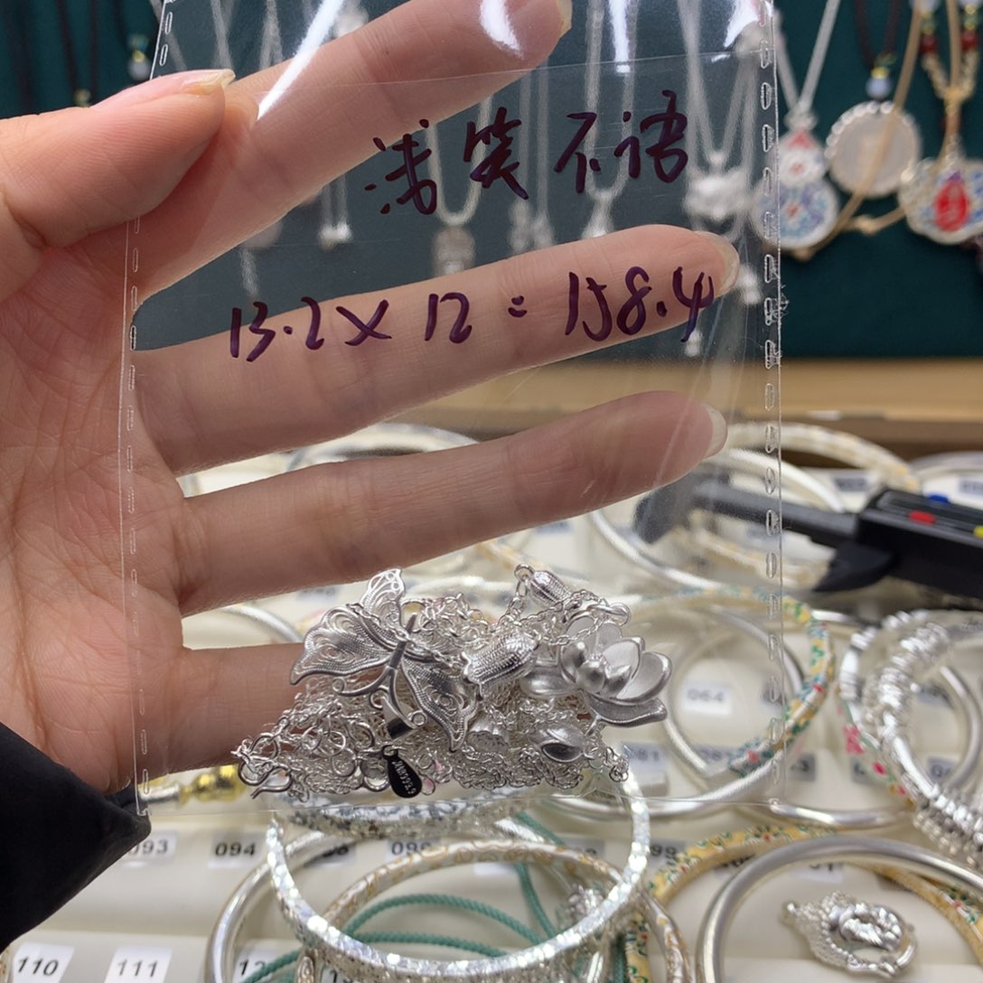 足银莲花和蝴蝶项链