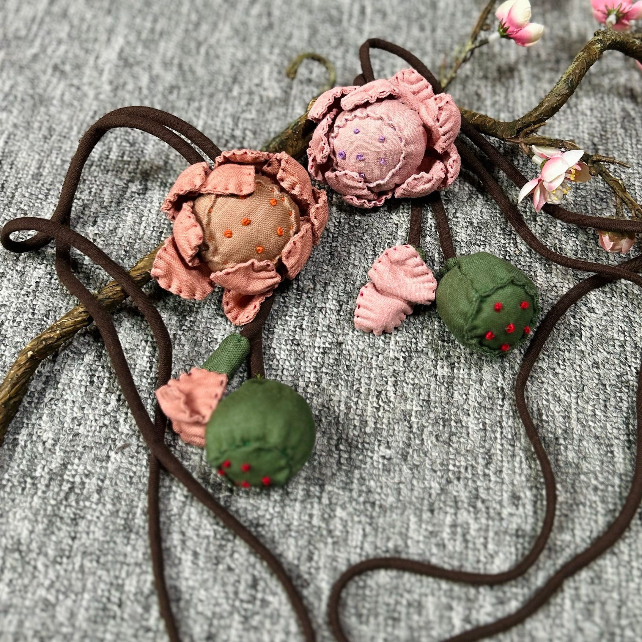 新款麻料炒色荷花香包饰品小挂件