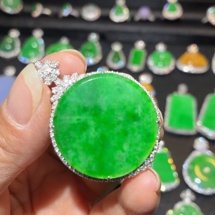 翡翠18K金镶嵌吊坠(不含链)翡翠