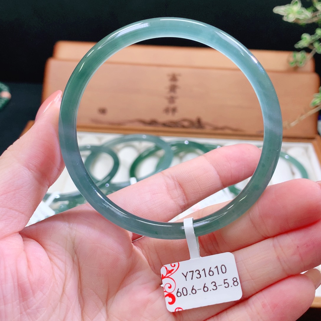 翡翠未镶嵌手镯天然