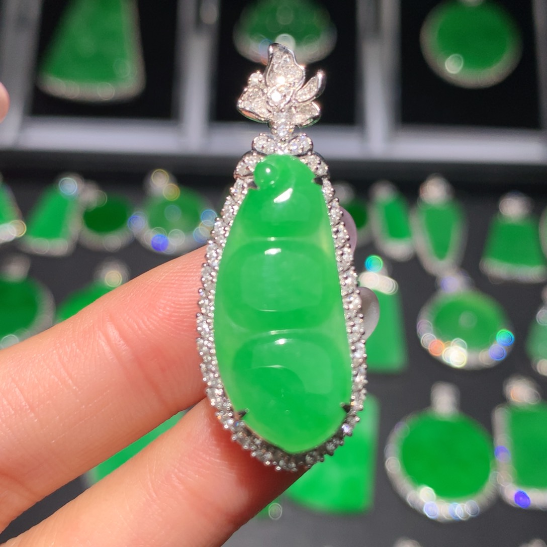 翡翠颈饰18K金镶嵌翡翠