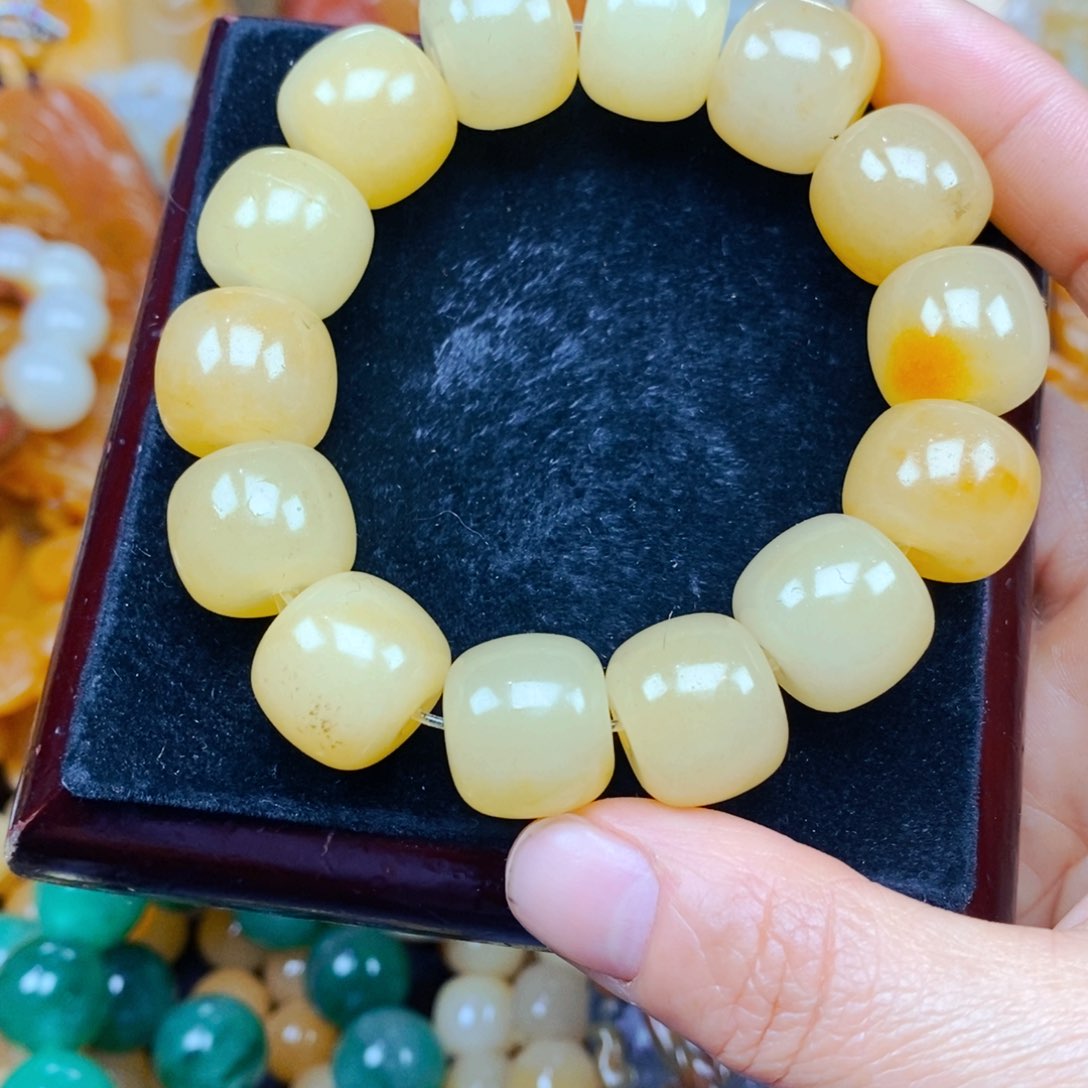 石英质玉（黄龙玉）颈饰未镶嵌