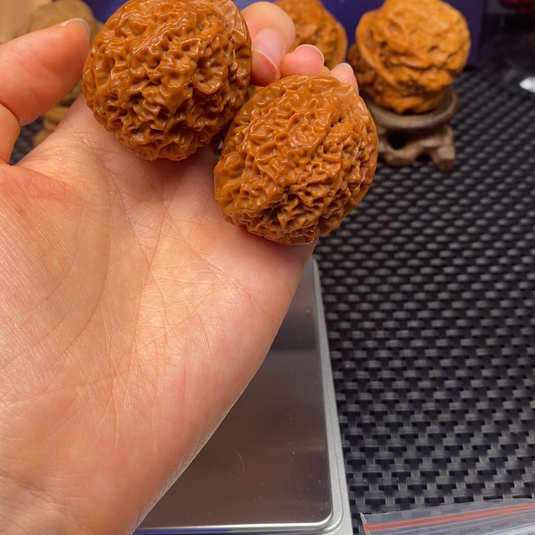 A***骐把件文玩核桃铁珊瑚