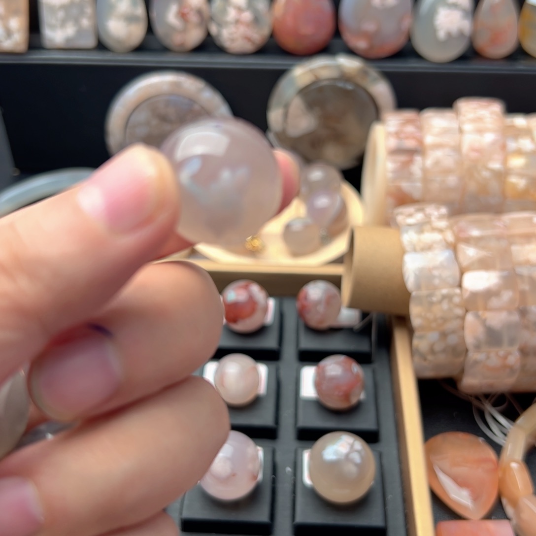 【闪购商品】玛瑙/玉髓颈饰合金y****e