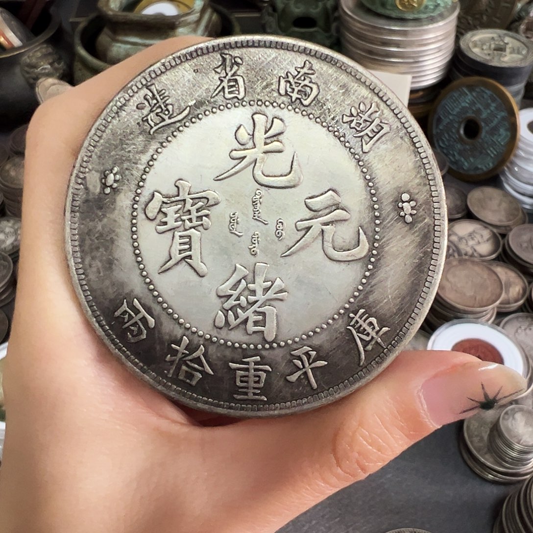 金属复古风格龙洋