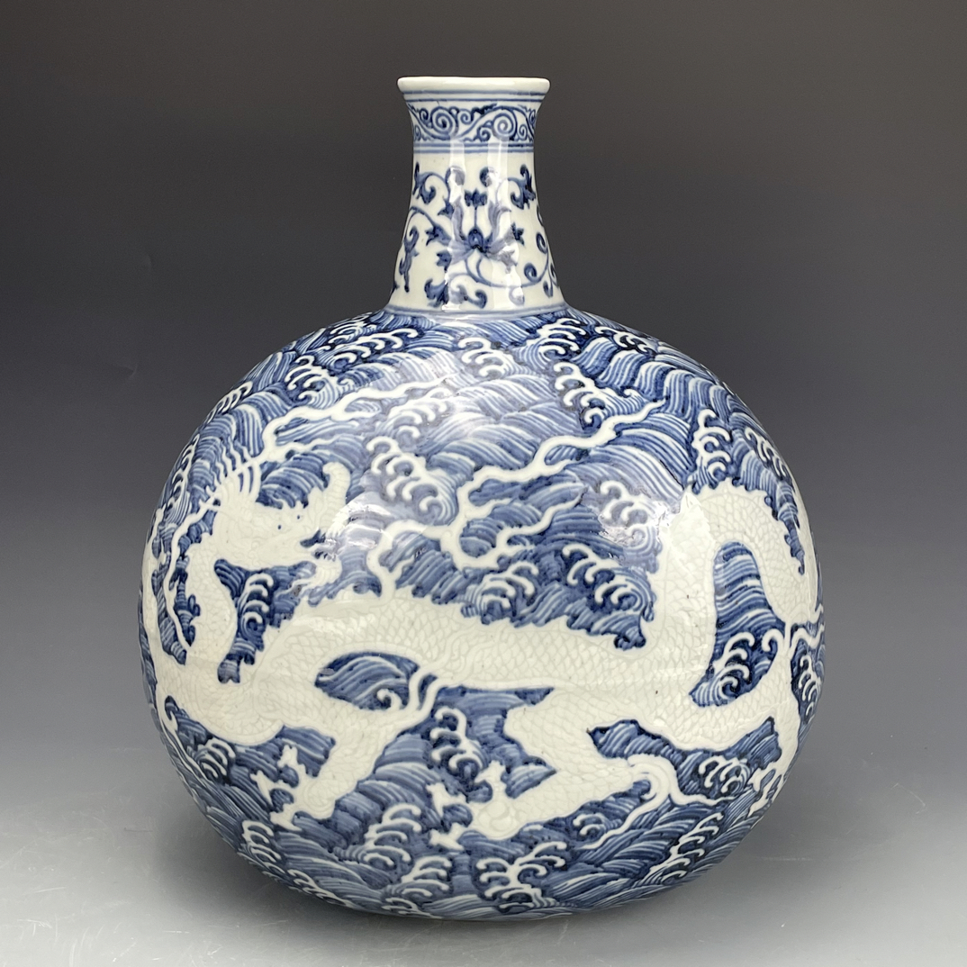 景德镇窑青花龙纹扁壶