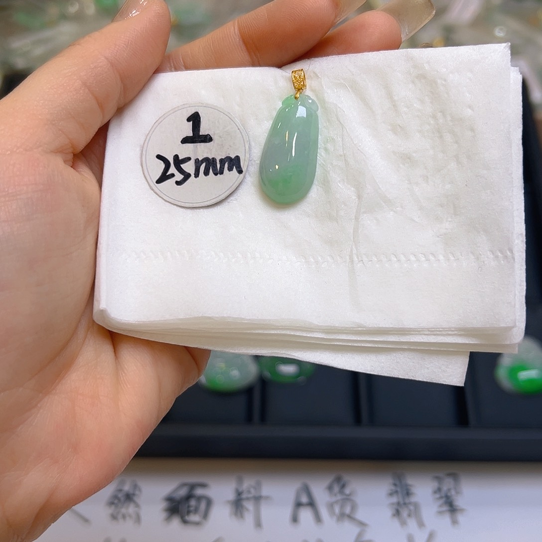 翡翠颈饰18K金镶嵌翡翠